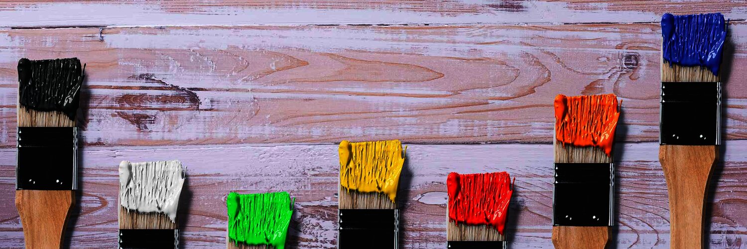 Bring Farbe in Dein Leben - arbeite als Maler & Stuckateur Mehrere Pinsel - jeder wurde in eine andere Farbe getaucht.