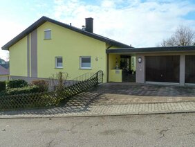 Haus mit frisch sanierter Fassade im Raum Eberbach